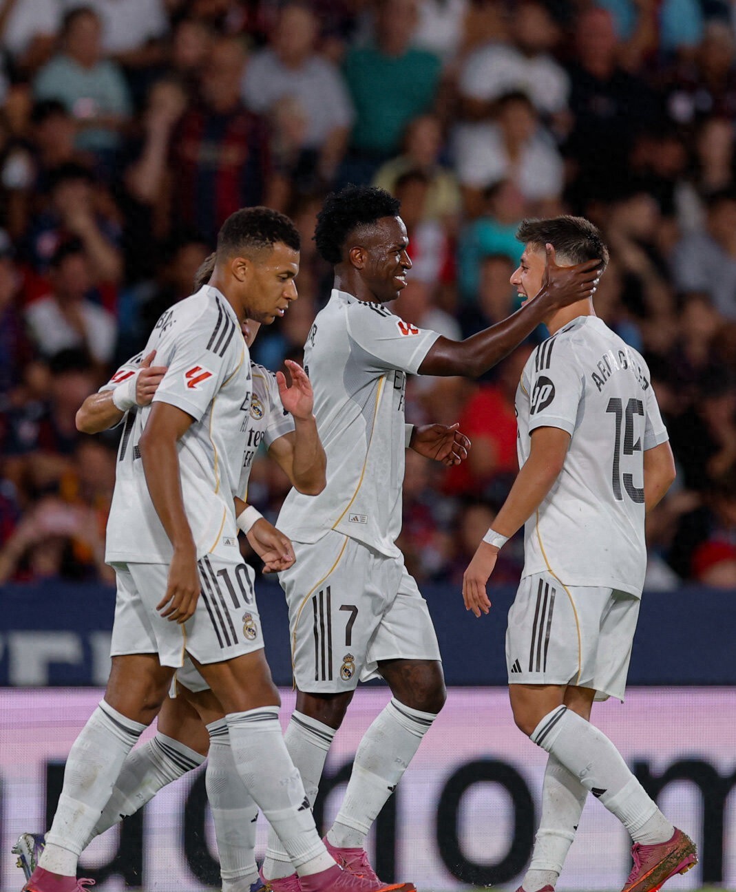 关于皇马绝杀切尔西,特尔施特根一己之力扛起全队的信息 关于皇马绝杀切尔西,特尔施特根一己之力扛起全队的信息