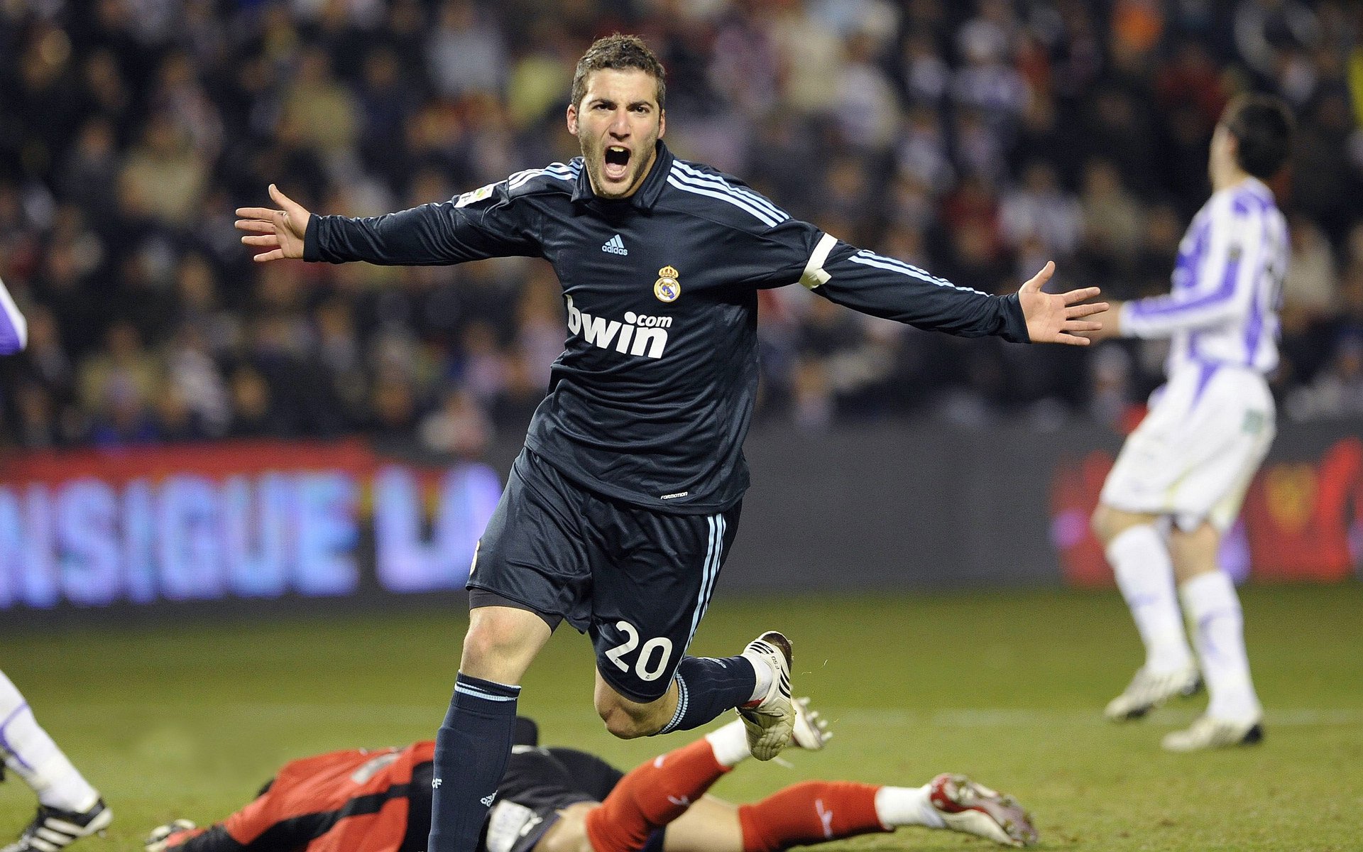 从塞内加尔爆冷智利看足球变革，阿劳霍如何成为新一代关键先生的缩影