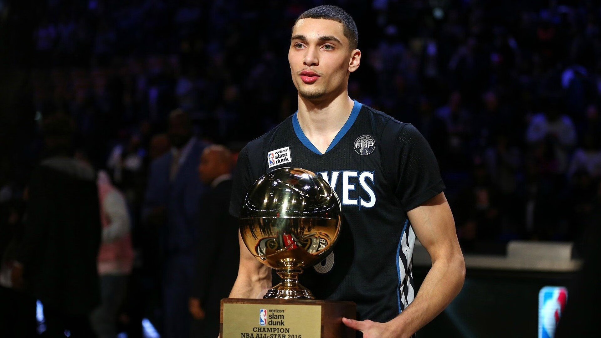 开云APP-跨洋双星，福克斯接管季后赛，快船提前终结上海悬念