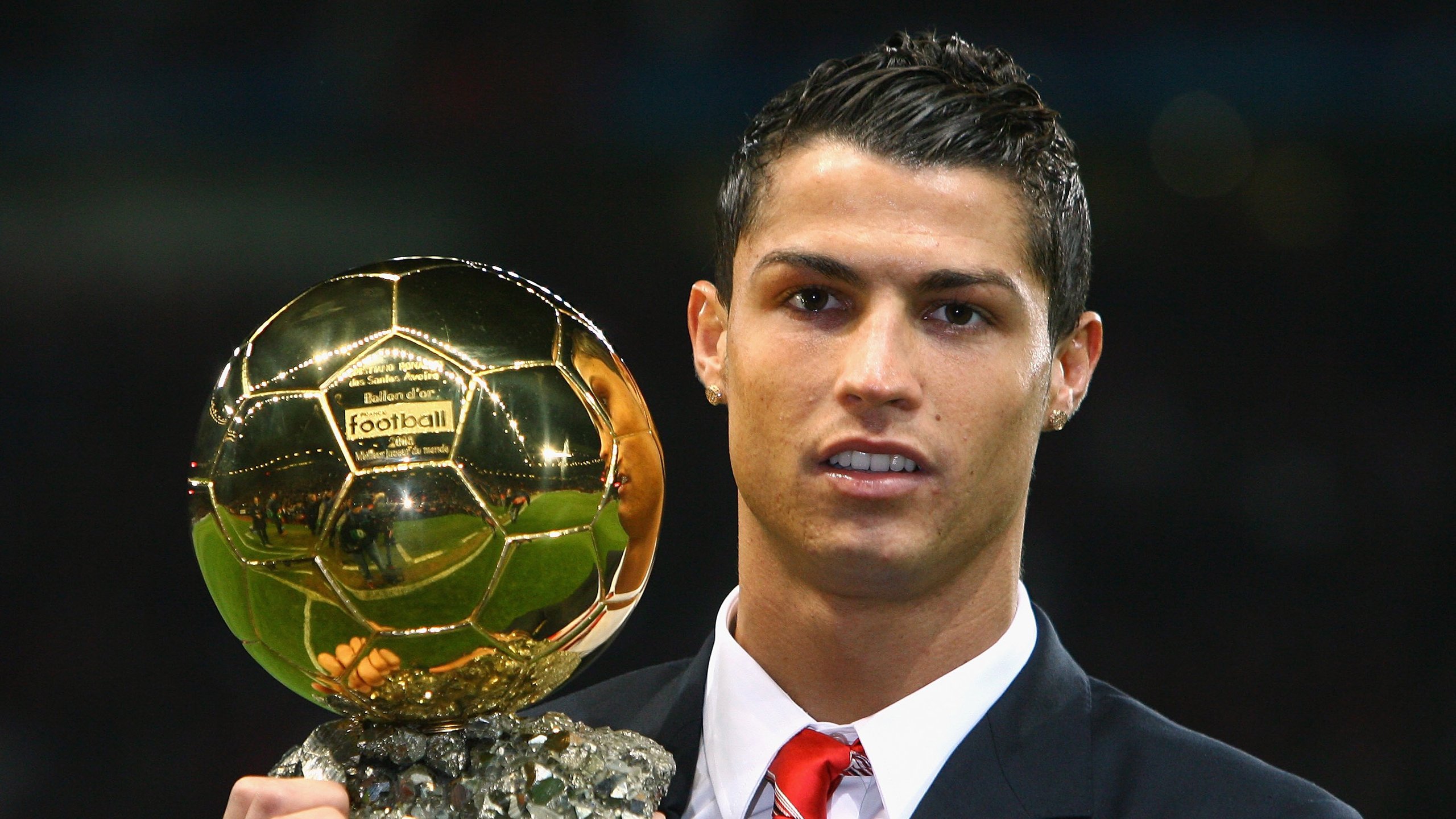 从东亚到欧洲,日本足球的压制哲学与加克波的欧冠封神之夜