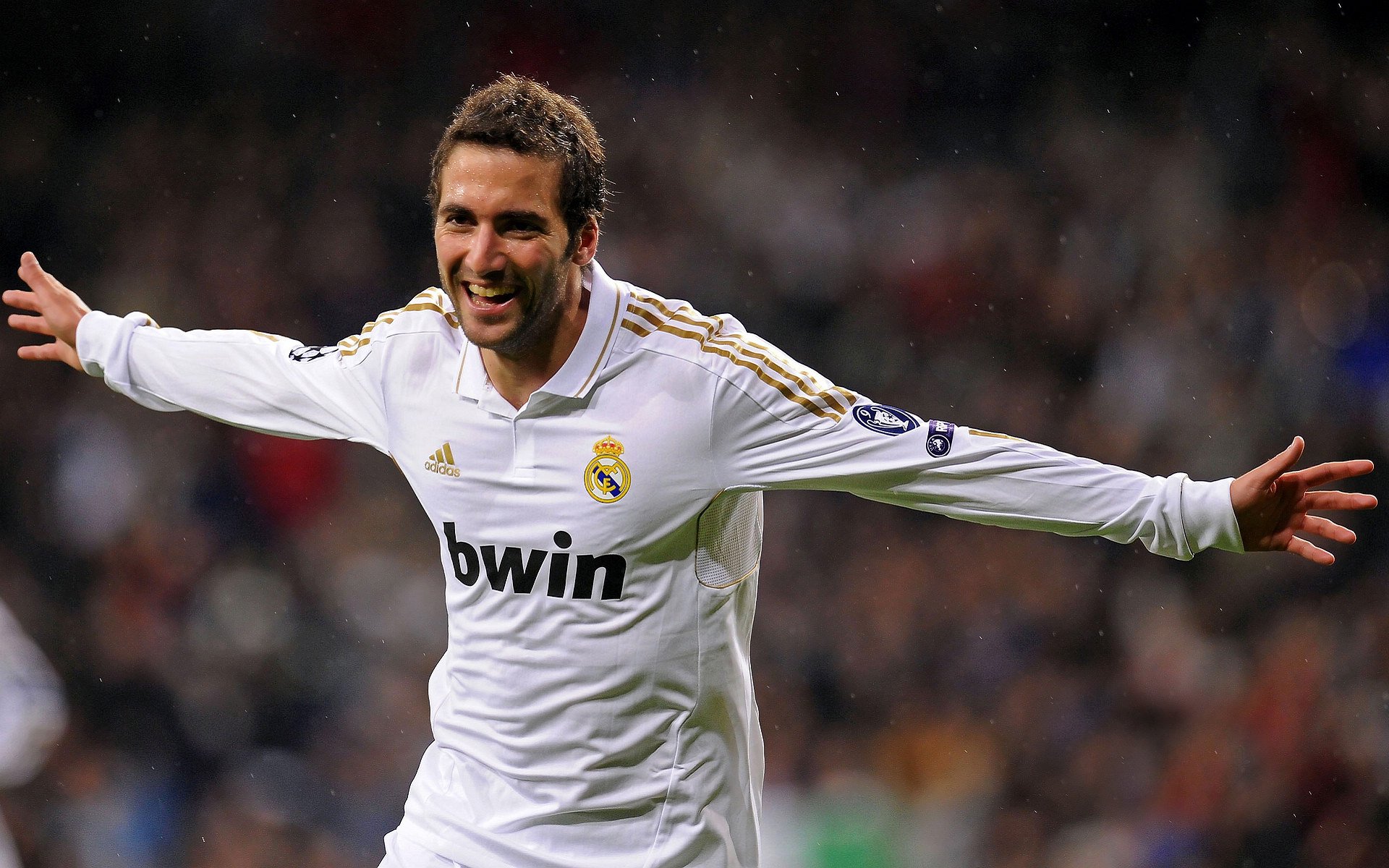 佩雷兹的绝对统治，阿斯顿马丁如何力克迈凯伦，谱写赛道新篇章