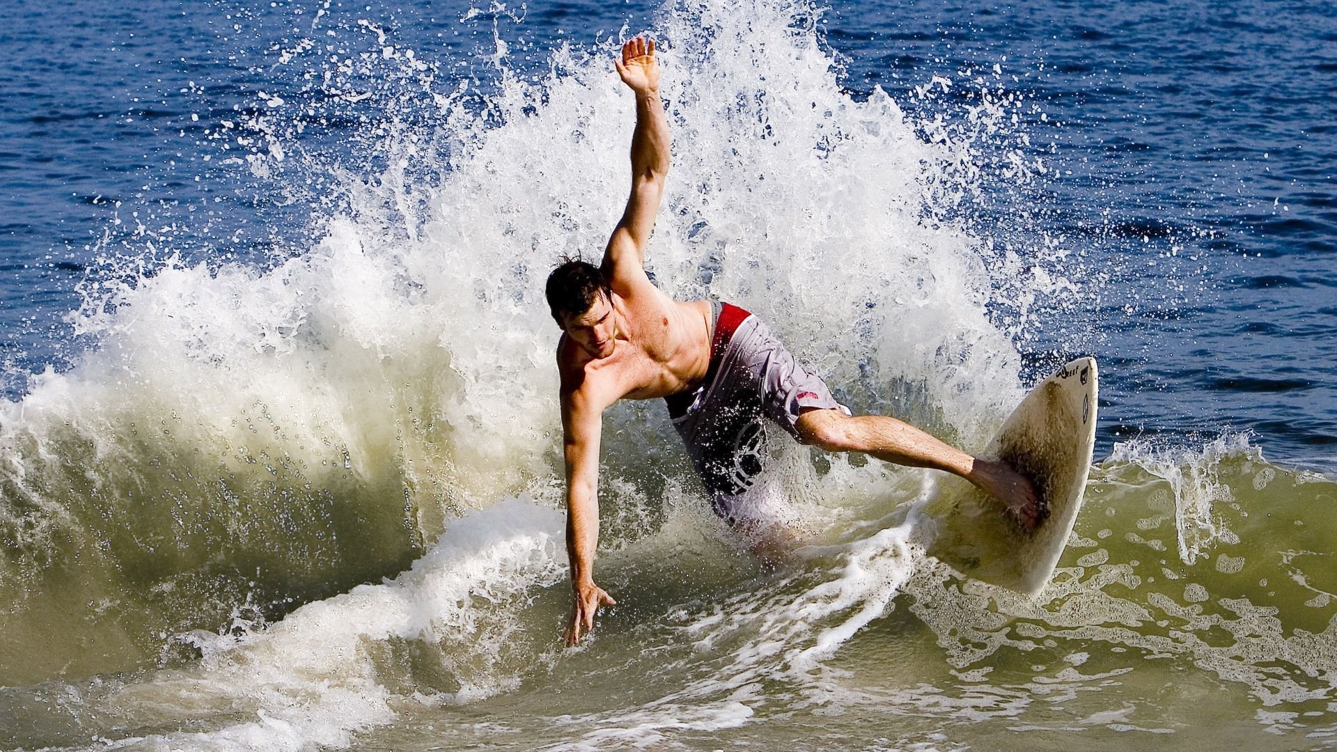 赛道上的心跳，阿斯顿马丁险胜索伯，皮亚斯特里的统治艺术